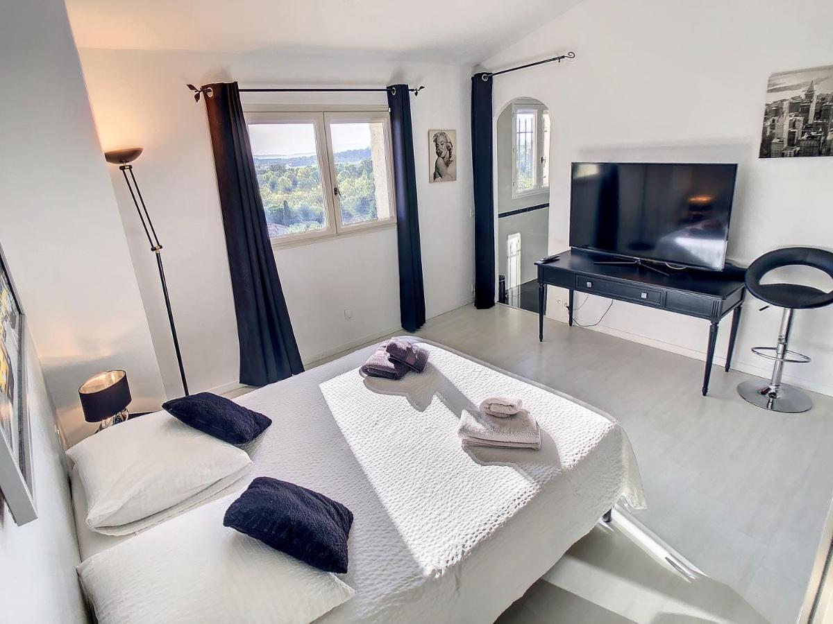 3 Bedrooms Villa Near Cannes - Pool & Jacuzzi - Sea View Mandelieu Dış mekan fotoğraf